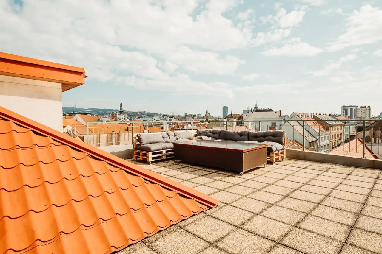 Majestic Views From A 60m2 Private Terrace - Castle, Cathedral, Old Town Apartmán