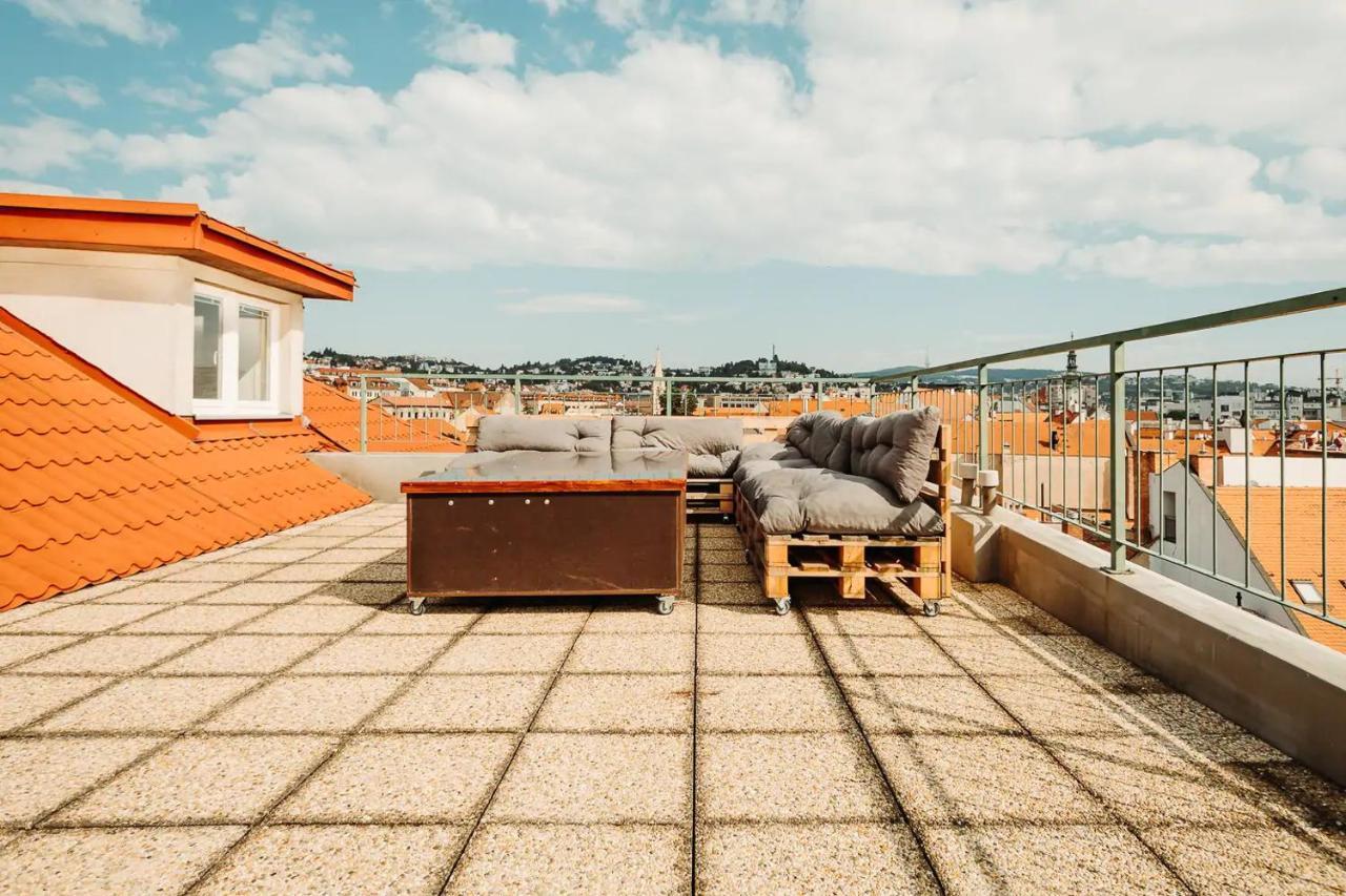 Majestic Views From A 60m2 Private Terrace - Castle, Cathedral, Old Town Apartmán