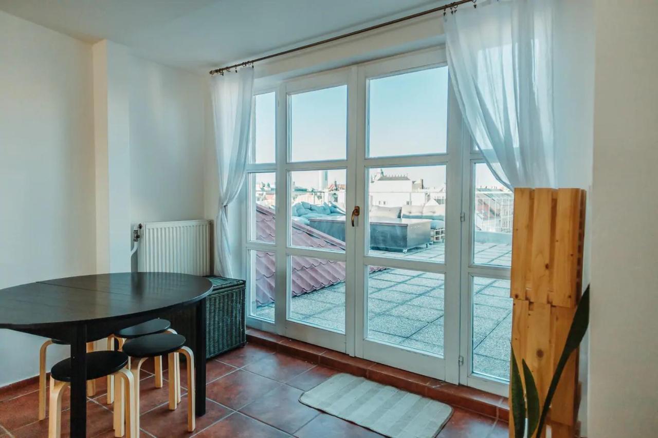 Majestic Views From A 60m2 Private Terrace - Castle, Cathedral, Old Town Apartmán *